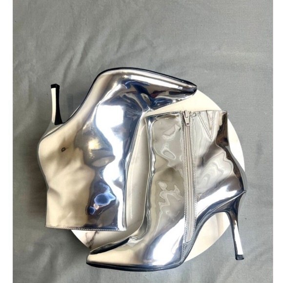 A New Day Women's Shandra Ankle Boots Patent Leather Silver Pointy Toe - Picture 2 of 11
